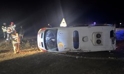 Muş’ta ambulans devrildi: 5 yaralı