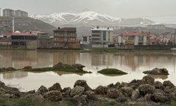 Hakkari'de sağanak hayatı olumsuz etkiledi