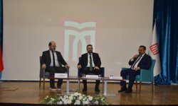 Muş'ta "İran'da Neler Oluyor?" konulu panel düzenlendi