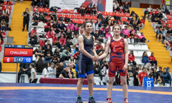 Kars'ta, 15 Yaş Altı Türkiye Güreş Şampiyonası devam ediyor