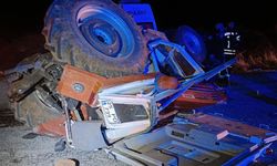 Ambulans traktöre çarptı: 4 yaralı