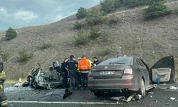 Ankara'da iki otomobil çarpıştı: 5 ölü