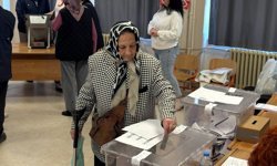 Çifte vatandaşlar erken seçim için sandık başında