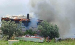 Yangın çıkan villa kullanılamaz hale geldi