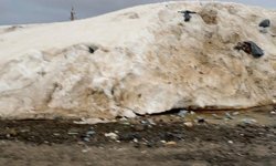Karlar eridi Merga Bütan'daki çöpler gün yüzüne çıktı