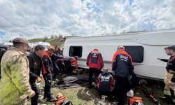 Diyarbakır’da midibüs devrildi: 1 ölü, 12 yaralı