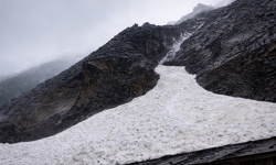 Hakkari Sümbül Dağı’nda çığ anı kameralara yansıdı