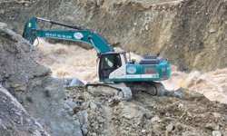 Heyelan Zap Suyu'nda taşkın riskini artırdı