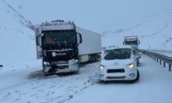 Sakaltutan Geçidi’nde kar ulaşımı aksattı