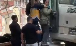 Yıkımda kopan parça operatörü yaraladı