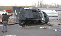 Hafif ticari araç, otomobile çarptı: 4 yaralı