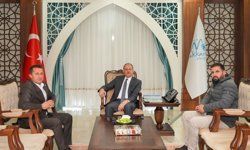 Derecik Anadağ Köyü Muhtarı Dinç’ten Vali Taşyapan’a ziyaret