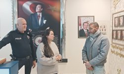 Bulduğu para dolu çantayı sahibine teslim etti