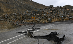 Hakkari Van karayolu tamamen trafiğe kapatıldı