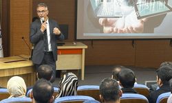 Hakkari’de 'Yeni Nesil İletişim' paneli düzenledi