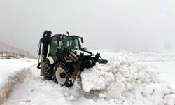Nisan’da karla mücadele sürüyor