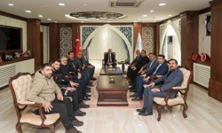 Hakkari İHH Heyetinden Vali Taşyapan’a ziyaret