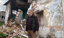 Toprak kayması evi yıktı, aile sığındı