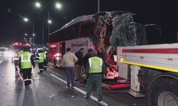 Yolcu otobüsü TIR’a çarptı: 10 yaralı