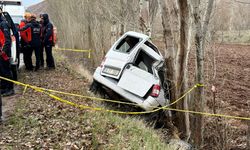 Şarampole devrilen araçta facia