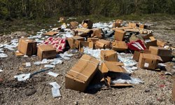 Serum yüklü kamyonet takla attı