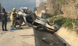 Takla atan otomobildeki 5 kişi yaralandı