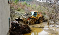 Gölet taştı, ev ve ahır sular altında kaldı