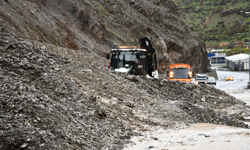 Hakkari Serê Solan mevkiinde heyelan meydana geldi