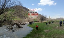 Hakkari'de dereye düşen çocuk aranıyor