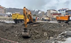 Hakkari'de kent meydanı çalışmaları başladı