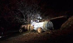 Traktör ile ağaç arasında kalan sürücü öldü
