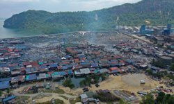 Malezya'da yangın: Yaklaşık bin ev yandı