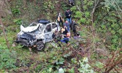 Uçuruma yuvarlanan araçta facia