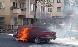 Seyir halindeyken alev alan otomobil yandı