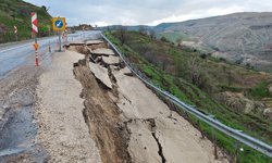 Siirt’te heyelan: Yolda çökme oluştu
