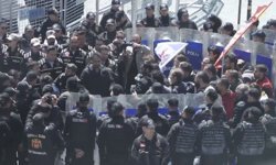 İzinsiz gösteriye polis müdahale etti: 46 gözaltı