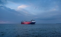 Hürmüz Boğazı’ndan ilk yolcu gemisi geçti