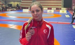 Milli güreşçi Tuba Demir, Avrupa üçüncüsü oldu