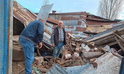 Ahırın çatısı çöktü, hayvanlar kurtarıldı