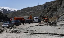 Hakkari DEM Parti'den yol tepkisi