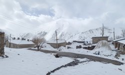 Hakkari’de şaşırtan manzara: Mayısta kar yağışı