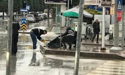 Çaldıkları altınları kaza yaptıkları yerde bırakıp kaçtılar