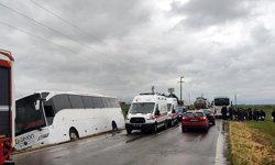 1 Mayıs’a giden işçileri taşıyan otobüs kaza yaptı
