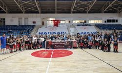 Hakkari’de Anneler Günü’ne anlamlı basketbol programı