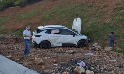 Bingöl’de yamaca çarpan otomobilde 6 kişi yaralandı