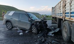 Bitlis'te ciple tırın çarpıştığı kazada 6 kişi yaralandı
