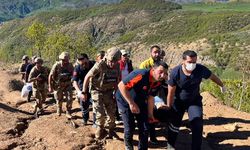 Dağda sakatlanan kadın sedyeyle kurtarıldı