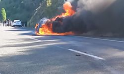 Elazığ’da seyir halindeki otomobil yandı