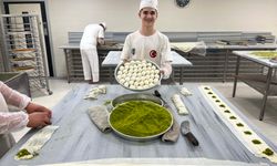 Baklava ustaları 24 saat bayram mesaisinde