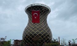 Dev çay bardağında bayraklı 19 Mayıs gösterisi